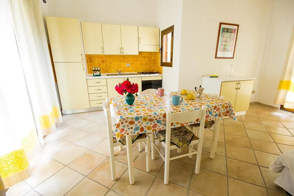 Appartamento Iris Houses San Teodoro