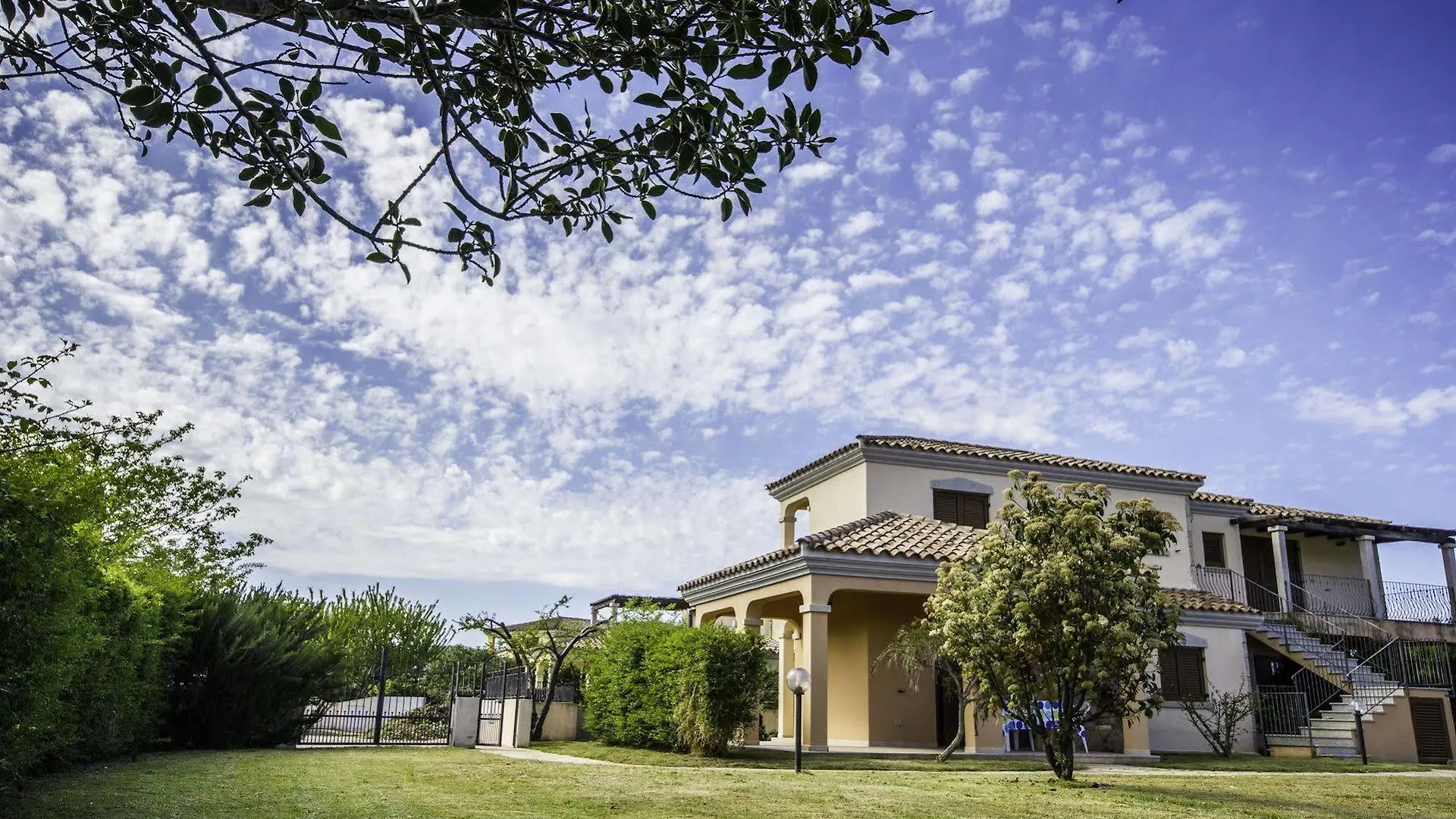 Appartamento Iris Houses San Teodoro